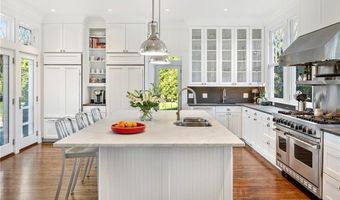 150 Boston Neck Rd, Narragansett, RI 02882