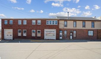 101 W 1st, Dyersville, IA 52040