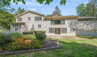 1 Rocky Crest Rd, Cumberland, RI 02864