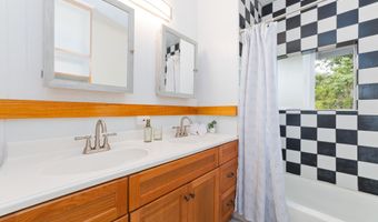 2048 KALANIANAOLE St, Hilo, HI 96720