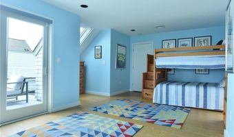 207 Bellevue Ct, Narragansett, RI 02882
