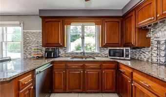 7 Oakcrest Dr, North Providence, RI 02904