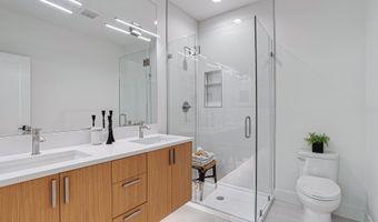 5069 SE KING Rd C, Milwaukie, OR 97222