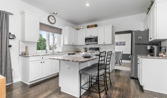 33 Fox Point Ct NE, Ada, MI 49301