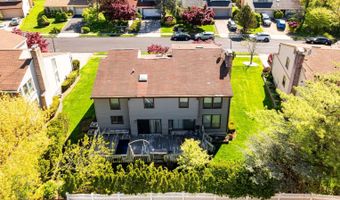 28 Crest Hollow Ln, Albertson, NY 11507