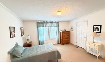 9 Commodore Dr, Biddeford, ME 04005