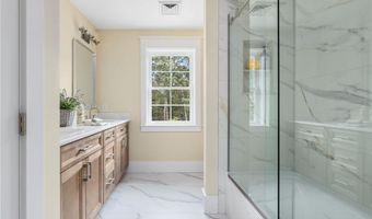 35 Beech Crest Rd, East Greenwich, RI 02818