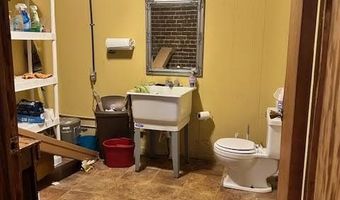 27 Court Sq, Alton, MO 65606