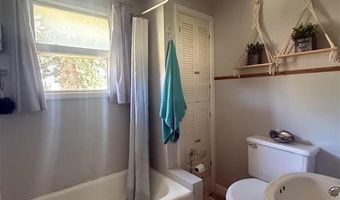 202 N Division St, Cowley, WY 82420
