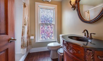 302 S Main St, Algonquin, IL 60102