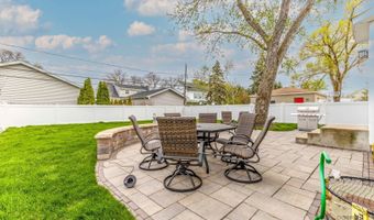 705 N Kaspar Ave, Arlington Heights, IL 60004