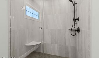 8 Stone Creek Dr, Brentwood, NH 03833