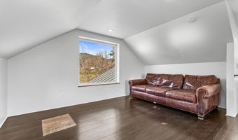 593 Crowson Rd, Ashland, OR 97520