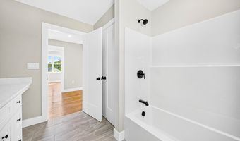 8 Country Ln, Billerica, MA 01821