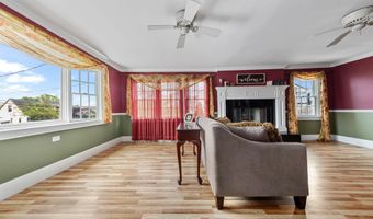 25 Meadow Ln, Amityville, NY 11701