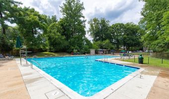 4961 AMERICANA Dr 208, Annandale, VA 22003