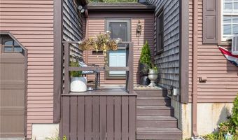 45 E St, Bristol, RI 02809