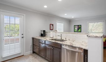 2317 S QUEEN St, Arlington, VA 22202