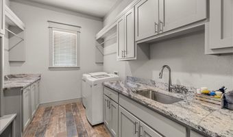 4414 S 87th Pl, Bentonville, AR 72713