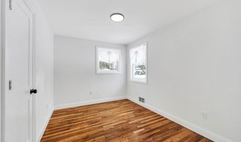 33 Silverpine Dr, Amityville, NY 11701