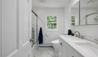 9 Foster St, Barrington, RI 02806