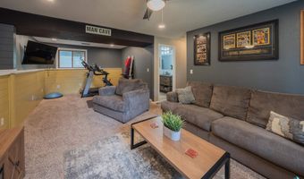 201 Cardinal Dr S, Brandon, SD 57005