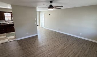 808 E Walnut St, Aurora, MO 65605