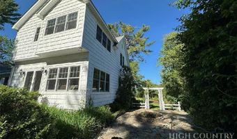 140 Library Ln, Banner Elk, NC 28604