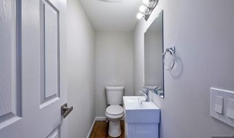 6 Levitt Ave, Bergenfield, NJ 07621