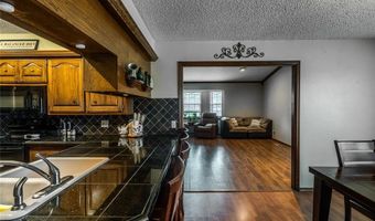 104 Caulder Dr, Chickasha, OK 73018