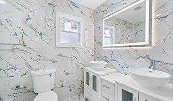 1 B SISSON Ct, Bayonne, NJ 07002
