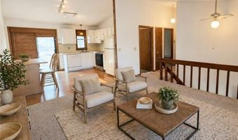 3 Lakeview Dr, Narragansett, RI 02882