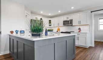 1190 Berkshire Ln, North Liberty, IA 52317