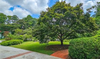 2461 Woodridge Dr, Decatur, GA 30033