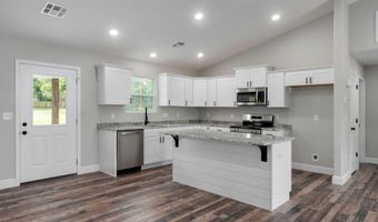 401 E Crescent St, Aurora, MO 65605