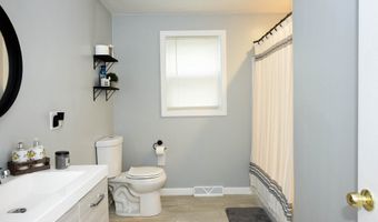 150 Hathaway Rd, Acushnet, MA 02743