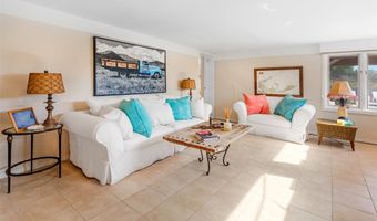 49 Gilberts Path, Amagansett, NY 11930