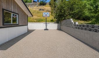 228 Lake Hills Ct, Bigfork, MT 59911