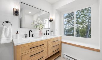 7 Sheffield Ave, Newport, RI 02840