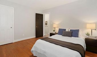1033 N MONROE St, Arlington, VA 22201
