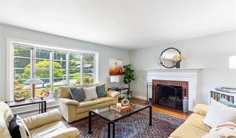 71 Primrose Hill Rd, Barrington, RI 02806