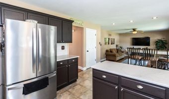 1915 Fox Pointe Dr, Arnold, MO 63010
