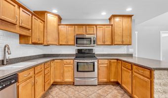 6686 Woodcrest Dr, Avon, IN 46123