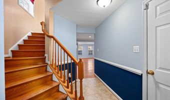 8245 LAMBERTS Ln, Alexandria, VA 22309