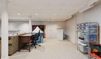 2 Winsome Lea Rd, Falmouth, ME 04105