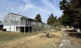 42 Central Ave, Clinton, CT 06413