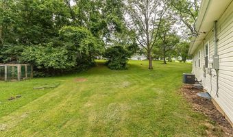 250 Sunset Dr, Ballwin, MO 63011