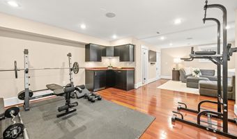 132 S GARFIELD St, Arlington, VA 22204