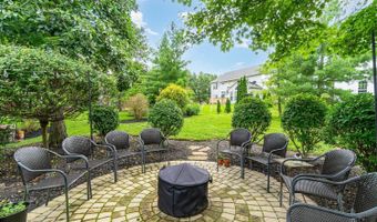5660 Miss Royal Pass Dr, Miami, OH 45140