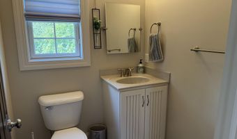 7 Hammerstone Ln, Altamont, NY 12009
